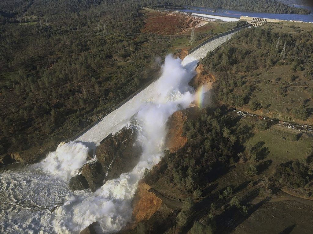 Damaged_Dam_91800.jpg