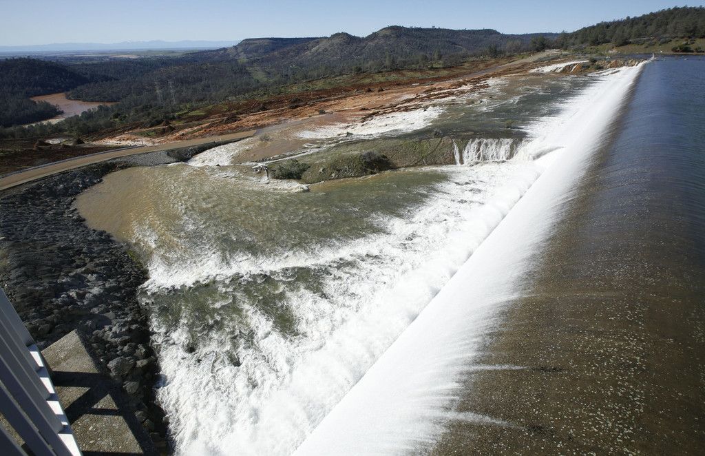 Damaged_Dam_32935.jpg