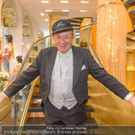 Lugner bei der Opernball-Anprobe