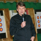 Kurt Fischer begr____te die Bogensportler in der Sporthalle.JPG