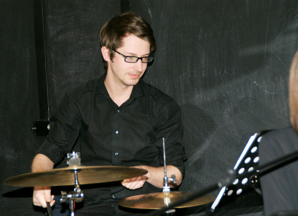 Markus Ess an den Drums.JPG