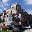 buildings-that-seemingly-could-collapse-in-a-second-04.jpg