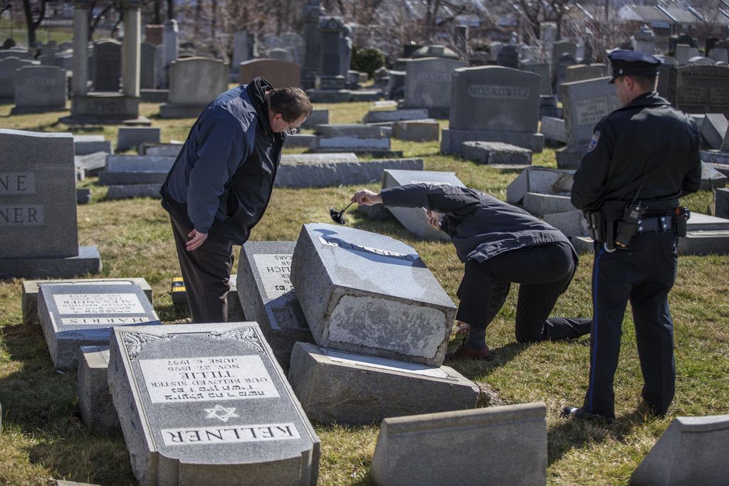 Jewish_Cemetery_Damage_79920.jpg