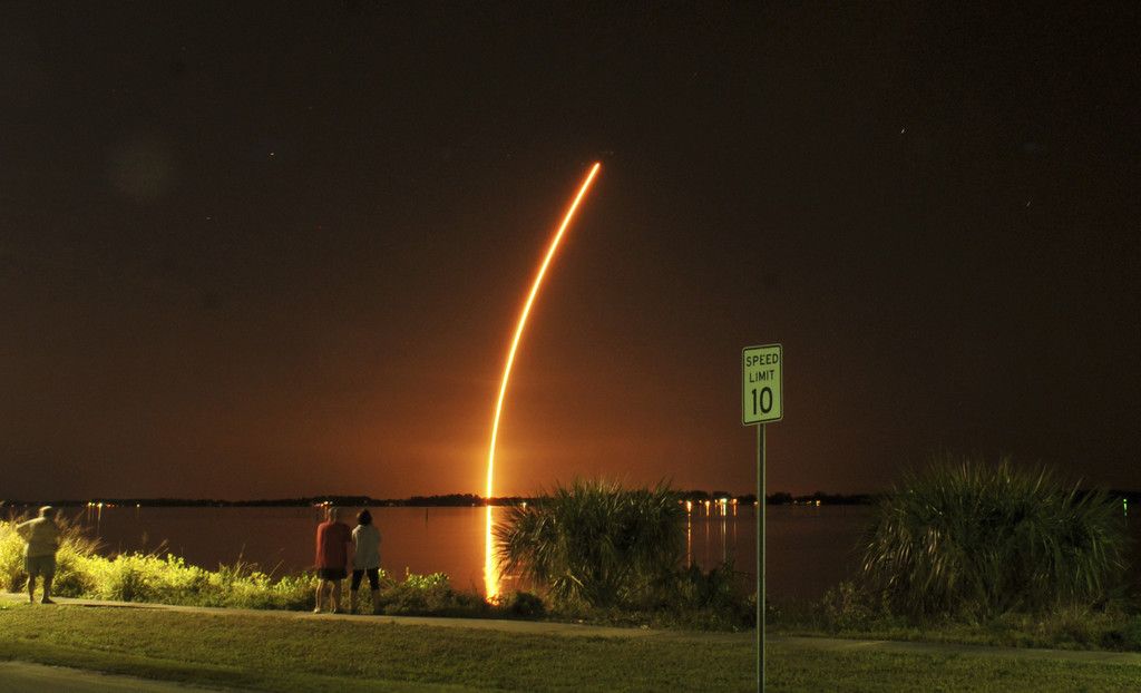 Atlas_V_rocket_launch_81773.jpg