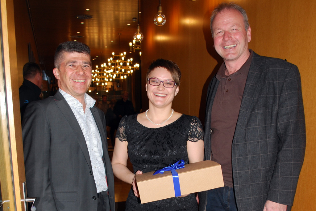 Clemens Ender_ Fraziska G__chter und Bgm_ Christian Loacker.JPG