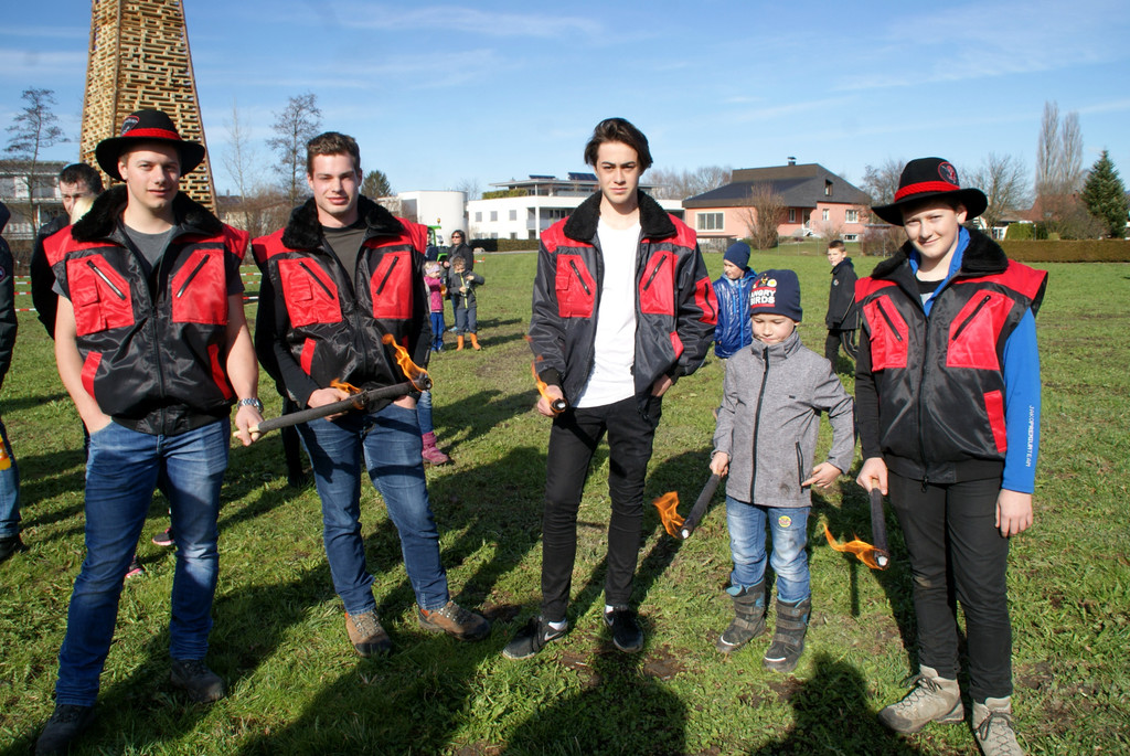 Bereit zum Anz__nden - die Jungs von der Funkenzunft.JPG