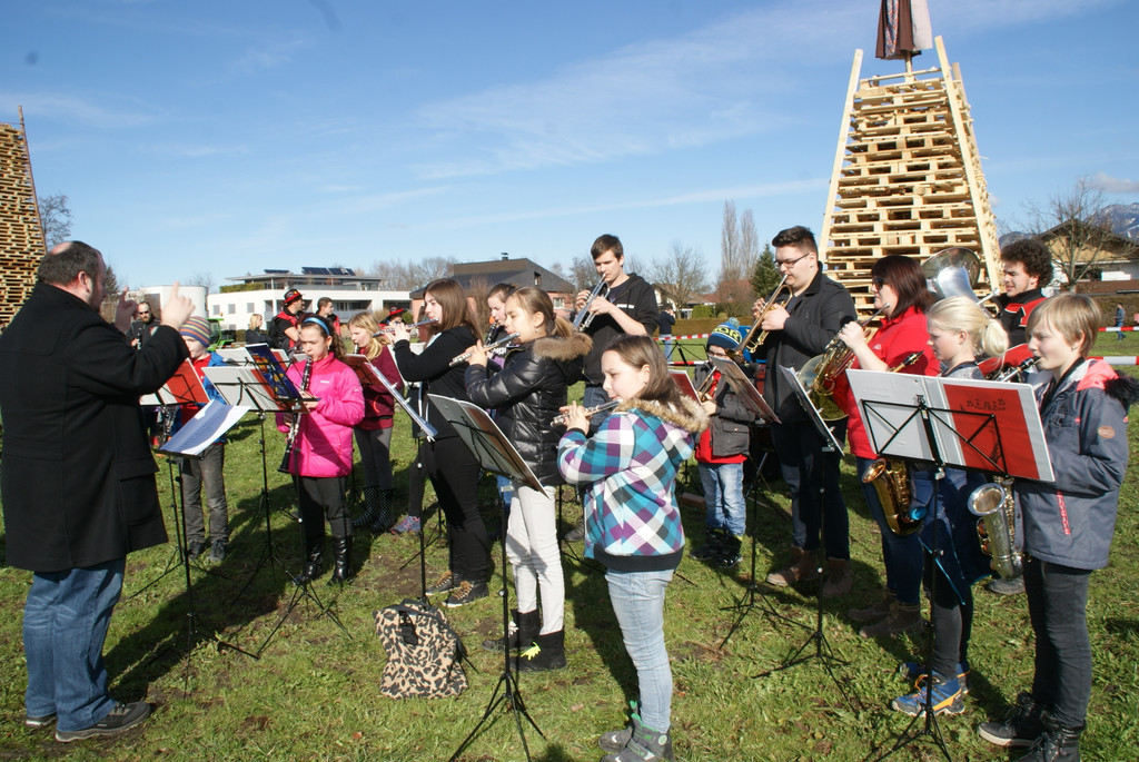 Die Jugend der B__rgermusik sorgte f__r Stimmung.JPG