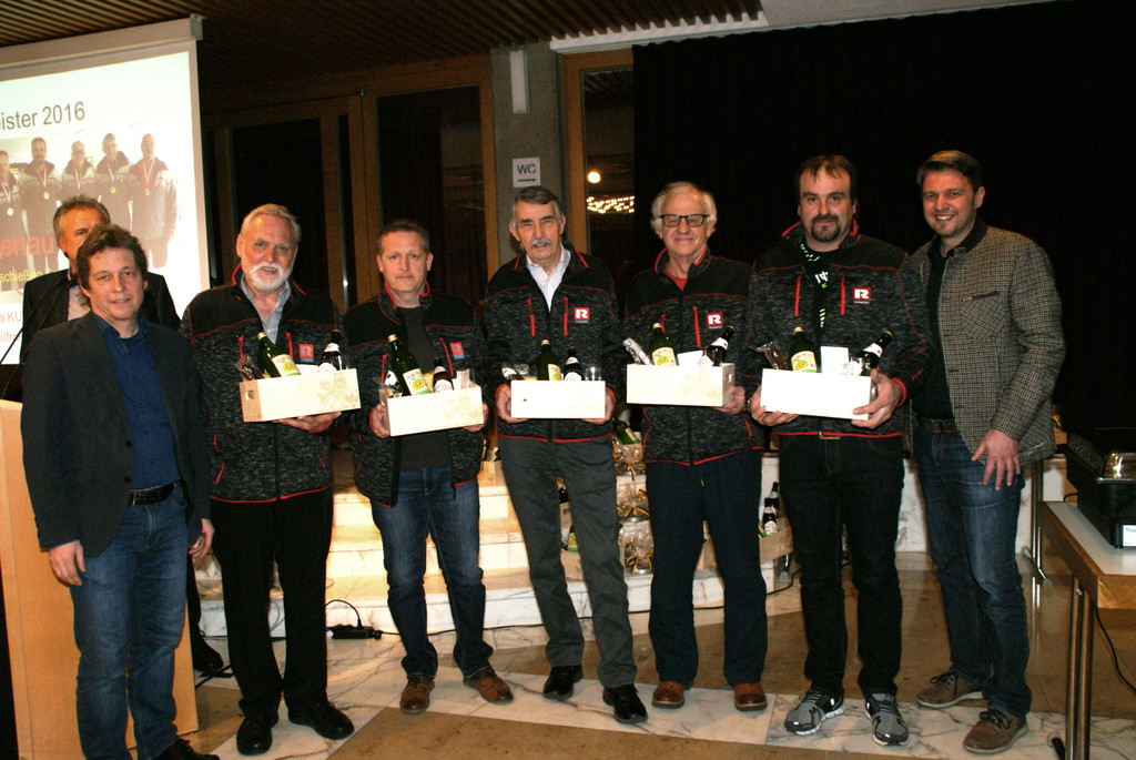 Gerhart K__gler_ Hans Kurzmann_ Karl Schmid_ Bernhard Pichler_ Wilfried Simon von den Eisstocksch__tzen wurden geehrt.JPG