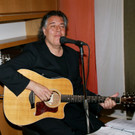 Klaus Bachmayer unterhielt mit Backiground-Musik.JPG