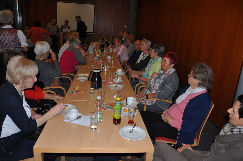 man lernt sich kennen.jpg