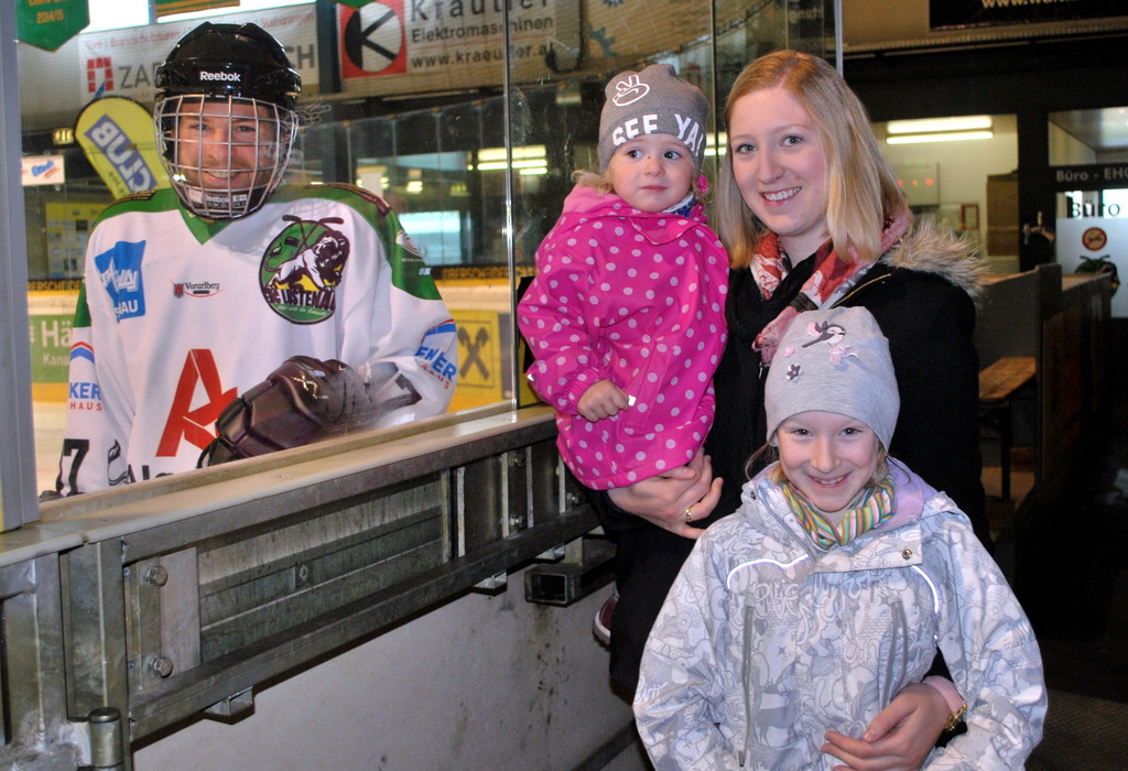 Patrick_ Samantha_ Sandra und Amily Flatz.JPG
