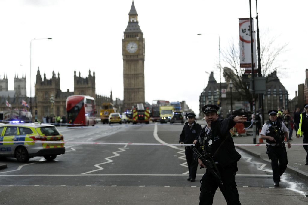 APTOPIX_Britain_Parliament_Incident_34597.jpg
