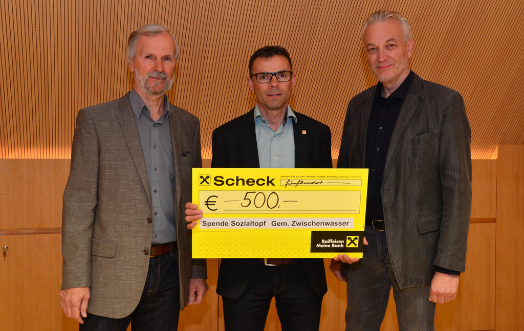 Scheck__bergabe 210317_2.JPG