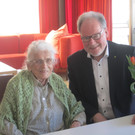 Die Jubilarin mit Obmann werner Huber