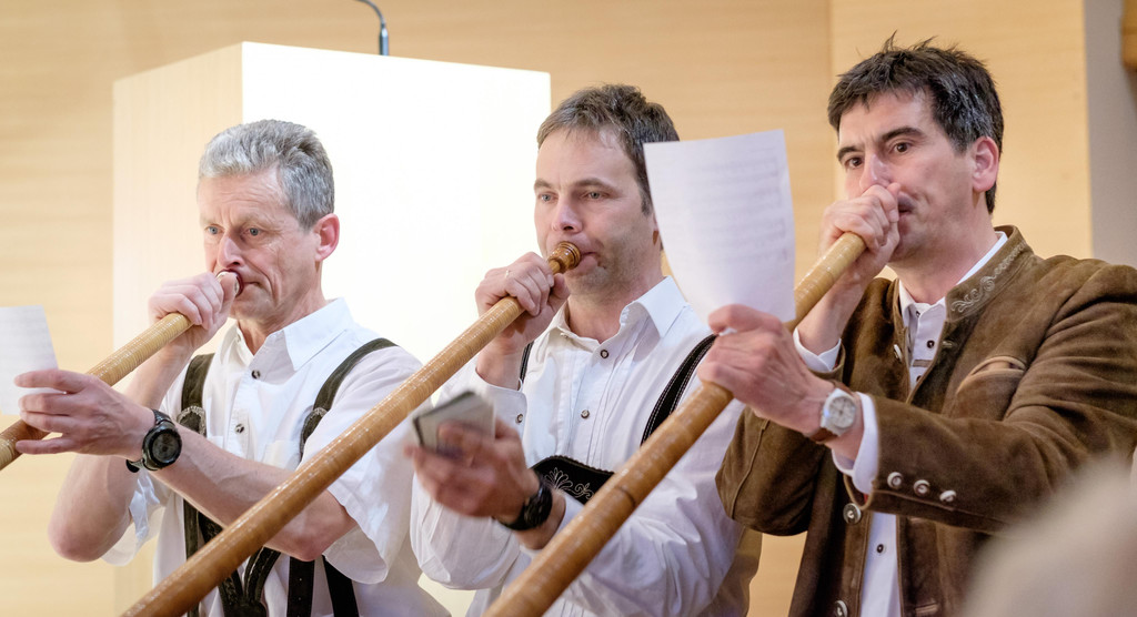 1703-Volksmusik-117 Alphorn.jpg
