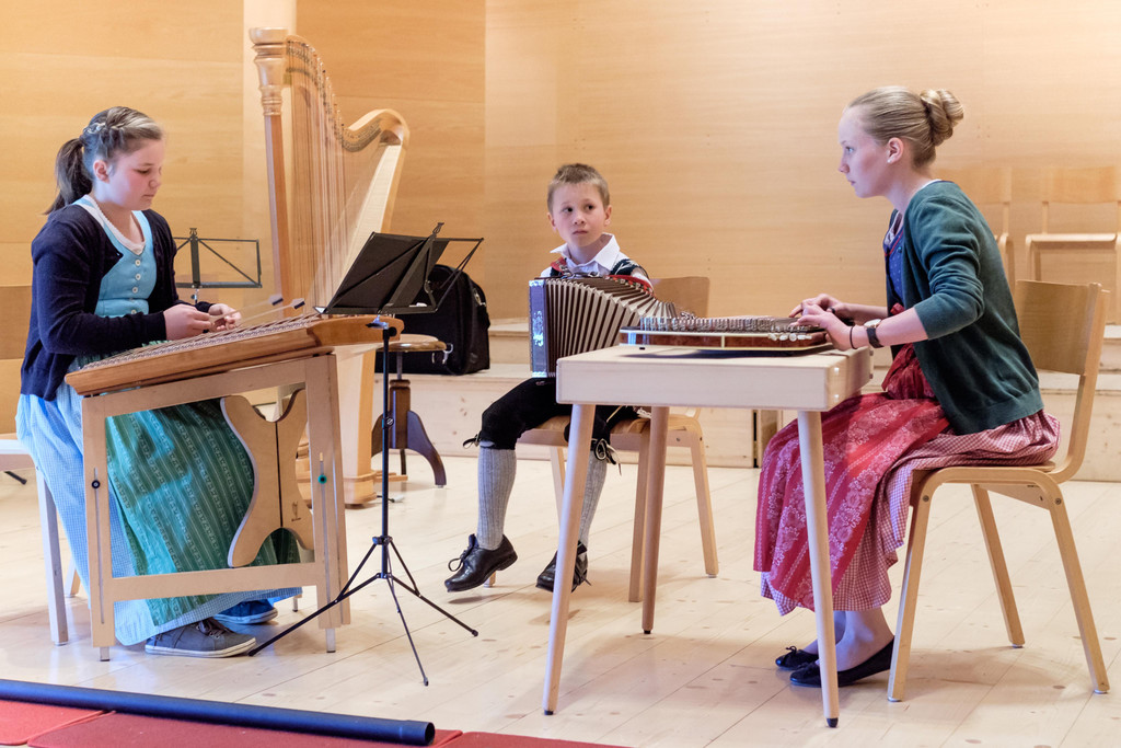 1703-Volksmusik-002 3er Gpsann.jpg