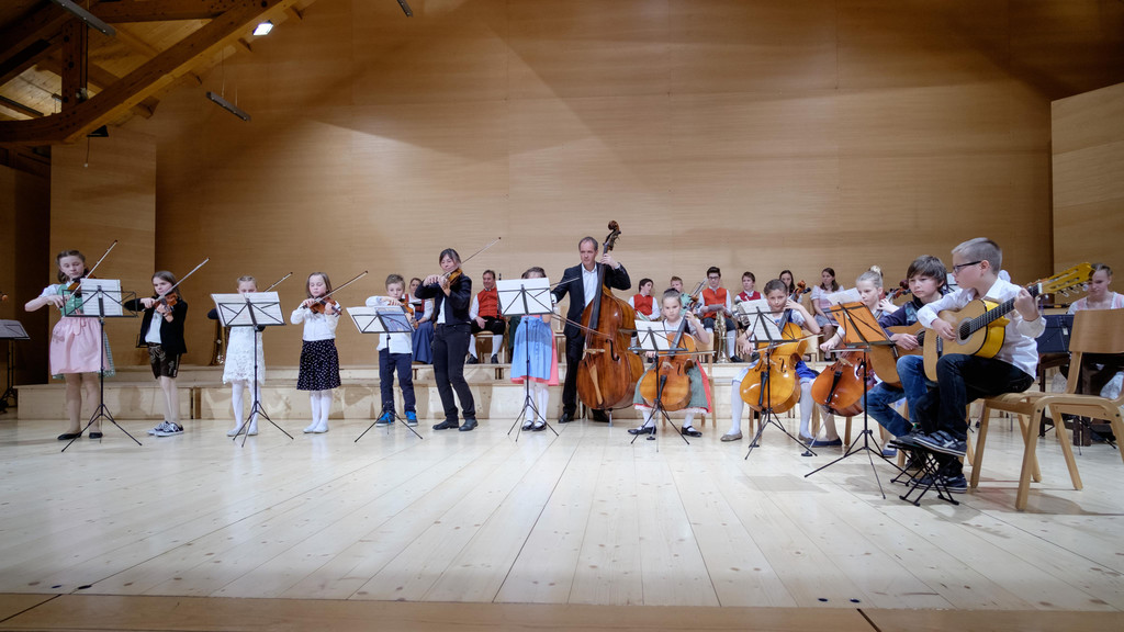 1703-Volksmusik-121 Streicherensemble.jpg