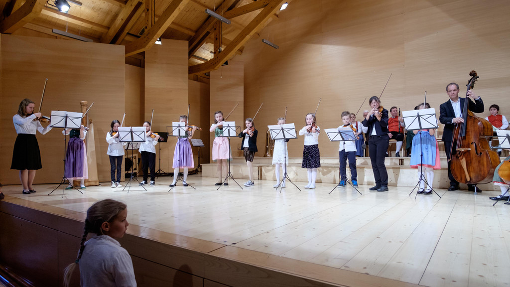 1703-Volksmusik-123 Streicherensemble.jpg