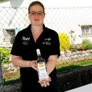 Chiara kredenzte eine s__ffige Williamsbirne.JPG