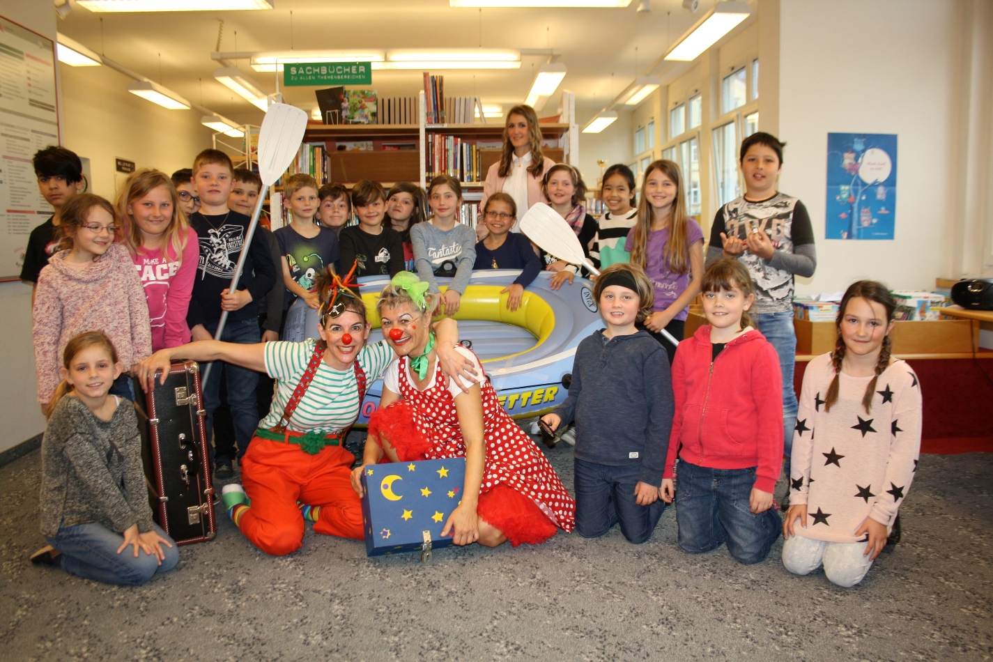 Lesetag Volksschule A CLOWNTHEATER Klassenfoto 06-04-2017 _1_.JPG