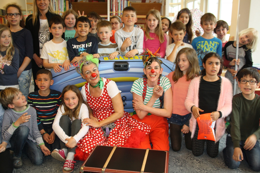 Lesetag Volksschule A CLOWNTHEATER Klassenfoto 06-04-2017 _6_.JPG