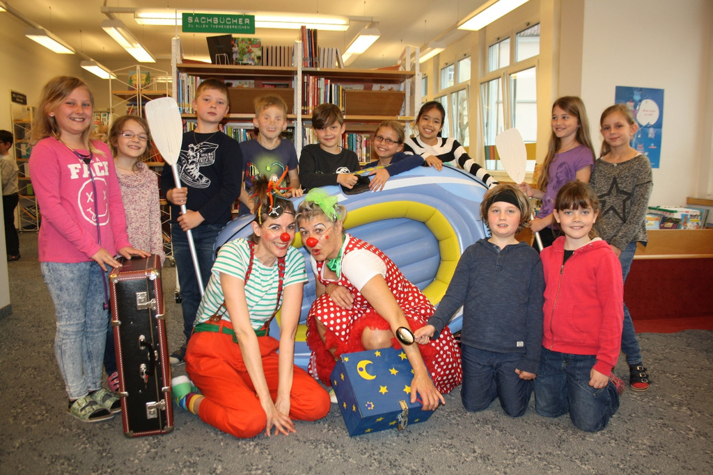 Lesetag Volksschule A CLOWNTHEATER Klassenfoto 06-04-2017 _2_.JPG