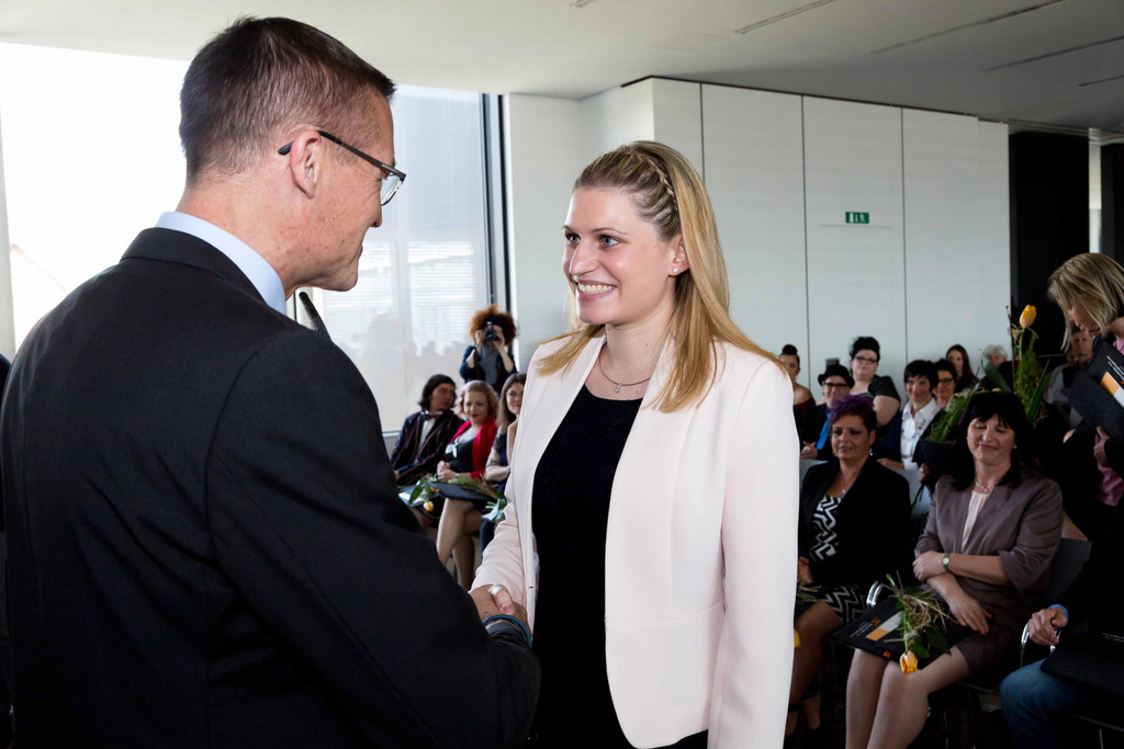 Abschluss Pflegeassistenz_Zeugnis__berreichung _3_.jpg