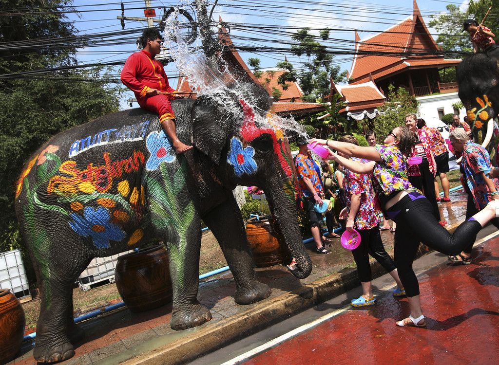 APTOPIX_Thailand_New_Year_24929.jpg