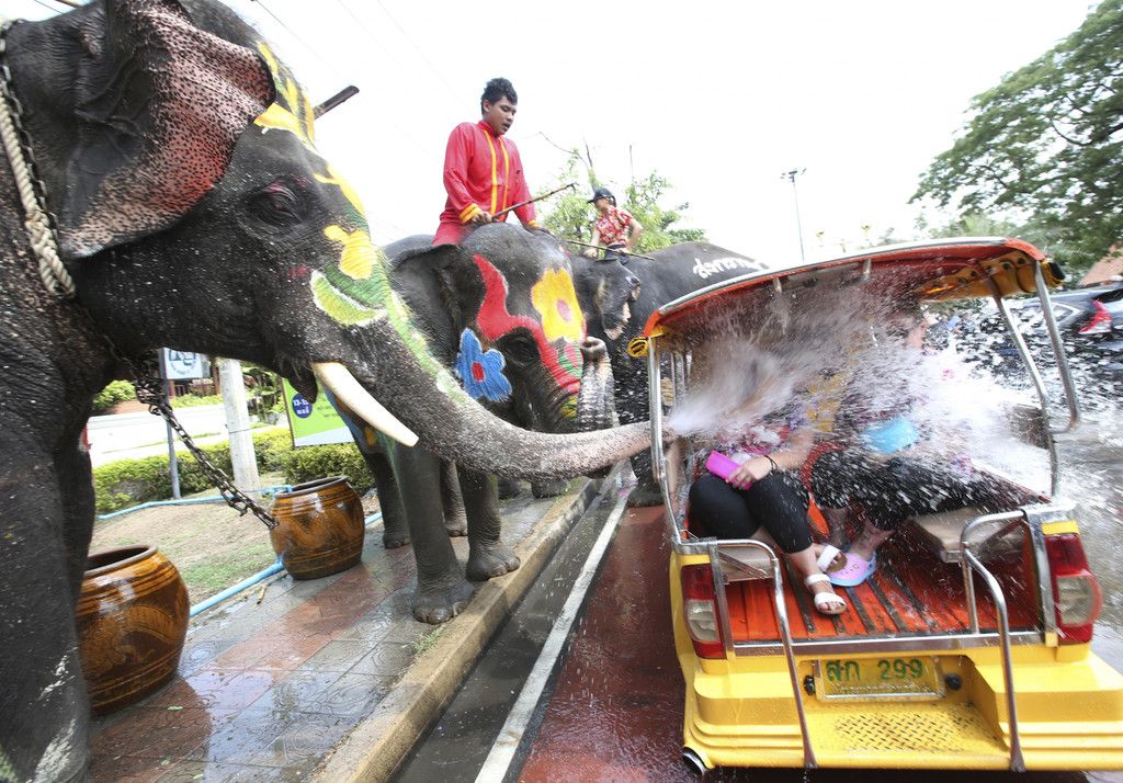 APTOPIX_Thailand_New_Year_12781.jpg
