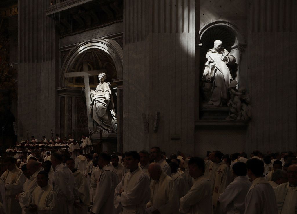 Vatican_Pope_Chrism_93404.jpg