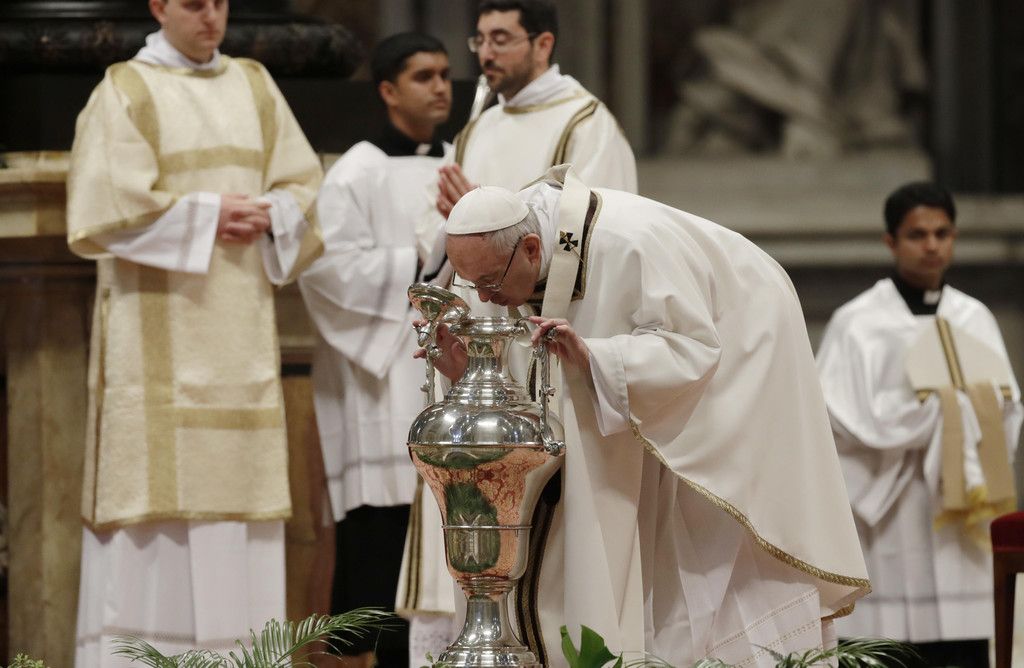 Vatican_Pope_Chrism_71801.jpg