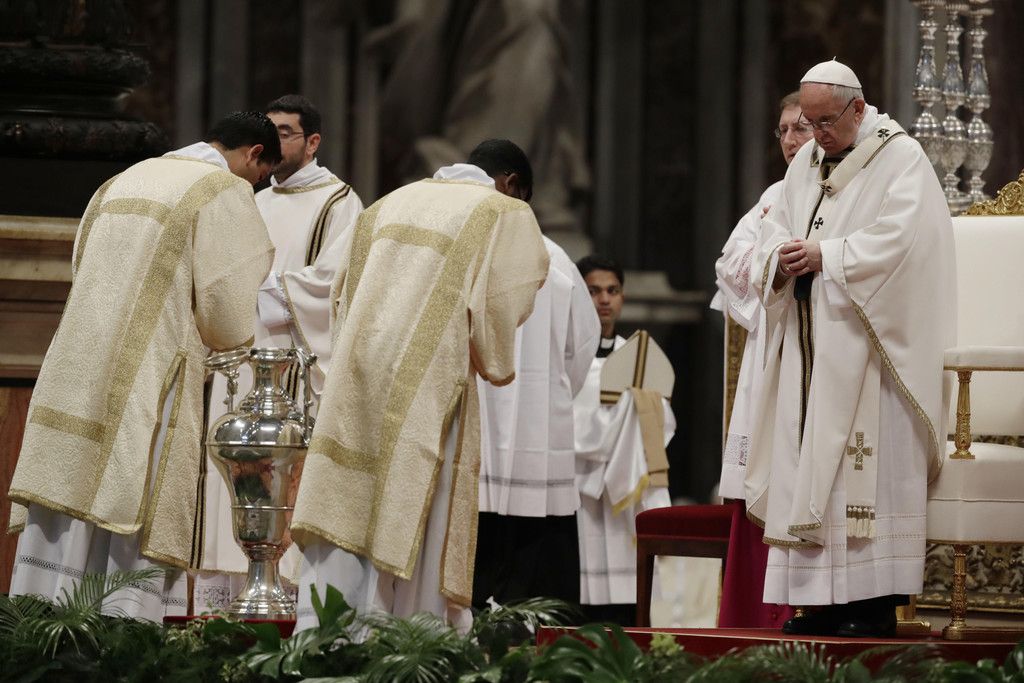 Vatican_Pope_Chrism_99378.jpg