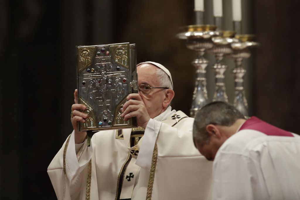 Vatican_Pope_Chrism_03010.jpg