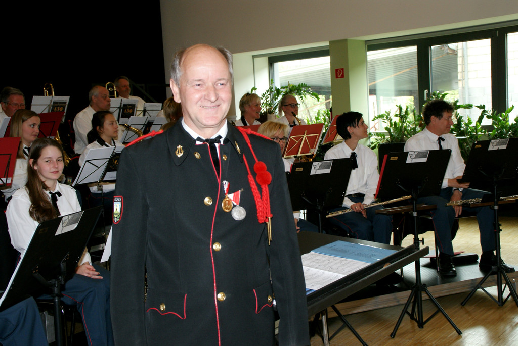 Wolfgang H__usle mit seiner Sch__tzenmusik.JPG