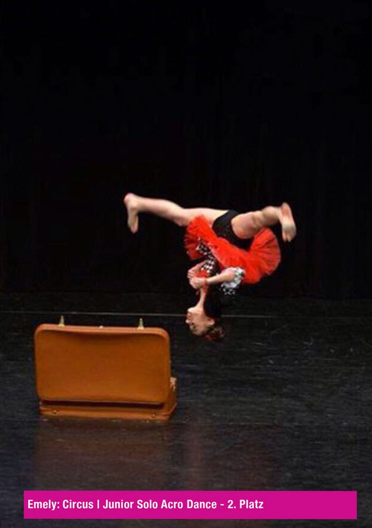 emely_2_circus.jpg