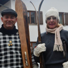 Franz-Josef Mathies und Angelika Walch kamen in alter Skibekleidung _2_.jpg