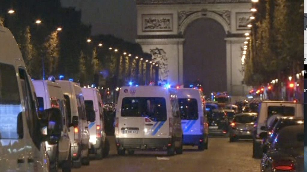 France_Paris_Police_Shot_59787.jpg