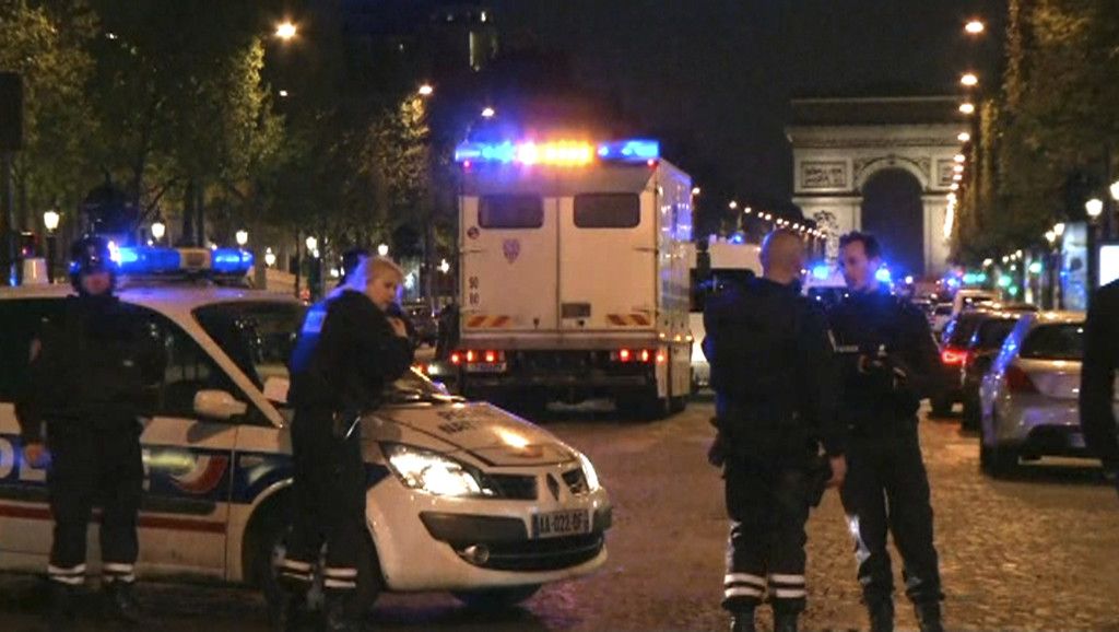 France_Paris_Police_Shot_04232.jpg