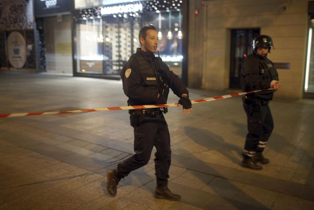France_Paris_Police_Shot_50415.jpg