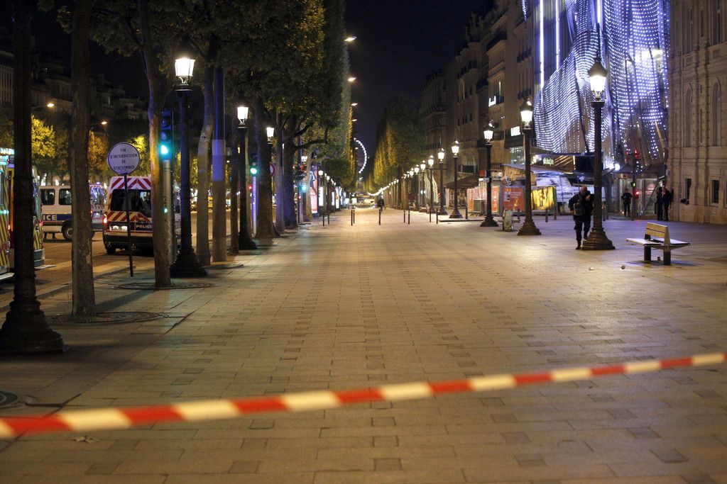 France_Paris_Police_Shot_44402.jpg