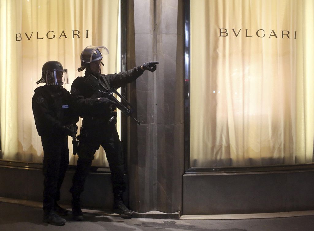 France_Paris_Police_Shot_27437.jpg