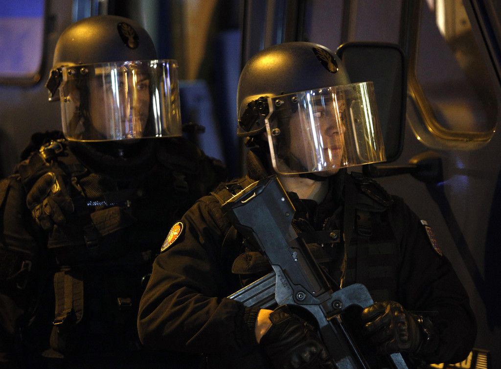 France_Paris_Police_Shot_63085.jpg
