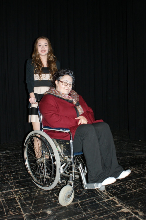 012 Milena als Judith_ Heike als Charlotte.jpg