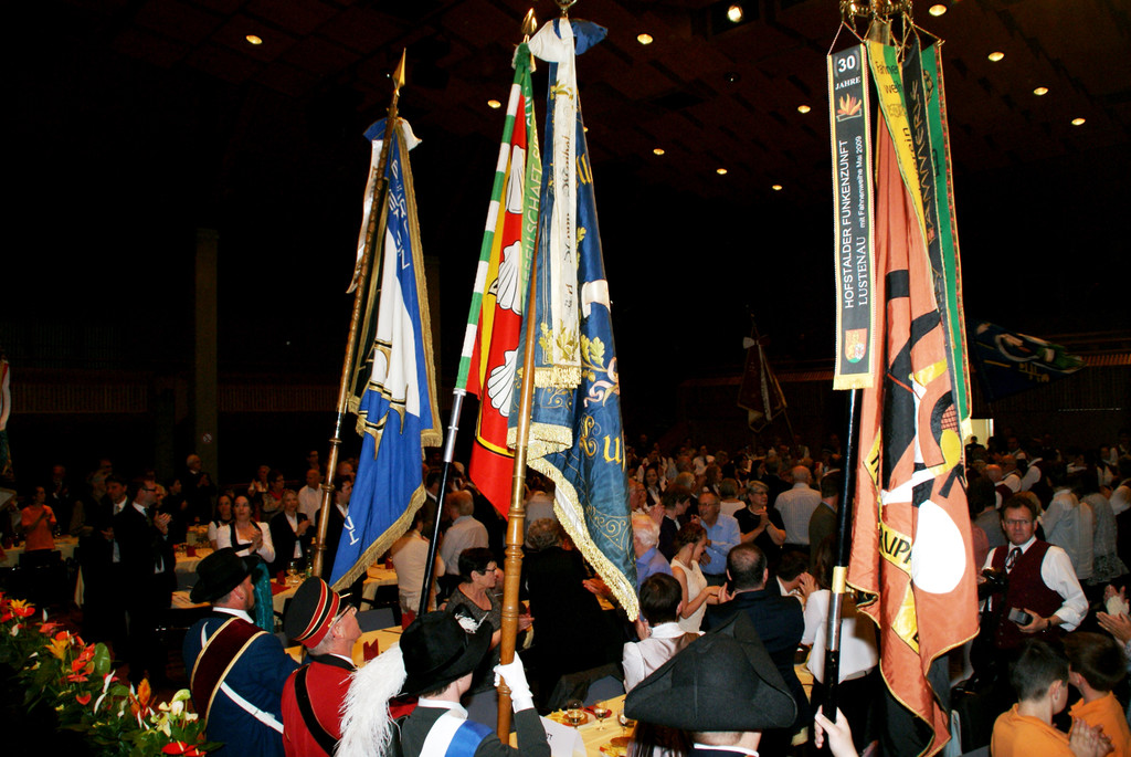 Fahnenspektakel im Reichshofsaal.JPG