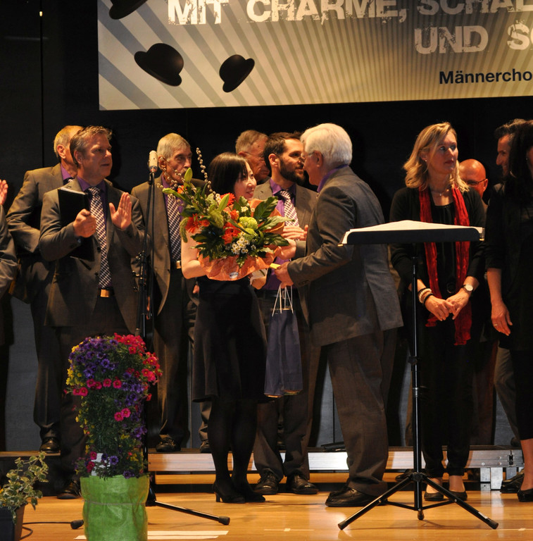 DSC_0167 Obmann Alfred Bolter bedankt Yuka Kitano.JPG
