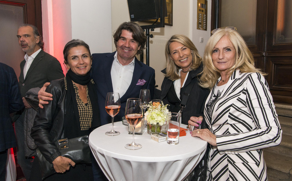 Gaeste2__c_ Image by MAYBACH - ICONS OF LUXURY.JPG