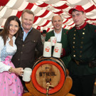 Bilder vom Stiegl-Maibaum
