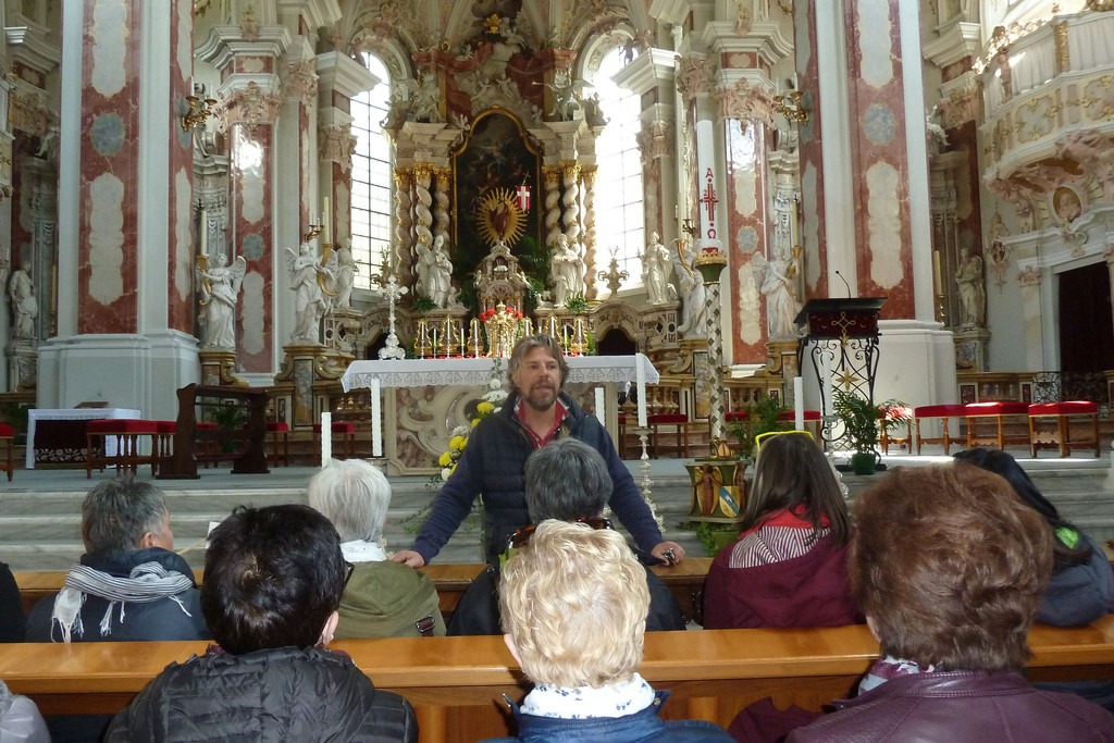 P1150639_A F__hrung in der Stiftskirche.jpg