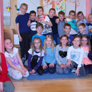 2_te Volksschulkasse_ 19 Kinder  mit Leherein Eva.JPG