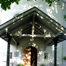 Die romantische Kapelle im Wiesenrain.JPG